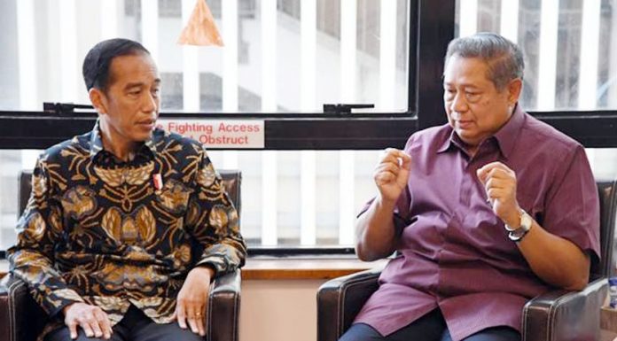 Presiden Jokowi dan Istri Jenguk Ani Yudhoyono di Singapura
