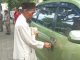 Dengan Diantar Jemput Mobil, Pengemis ini Menjalani Pekerjaannya