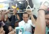 Tanpa Pengawalan Ketat, Jokowi Berdesakan Naik KRL