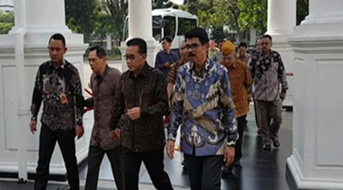 Presiden Jokowi Terima Purna Jenderal TNI Di Istana