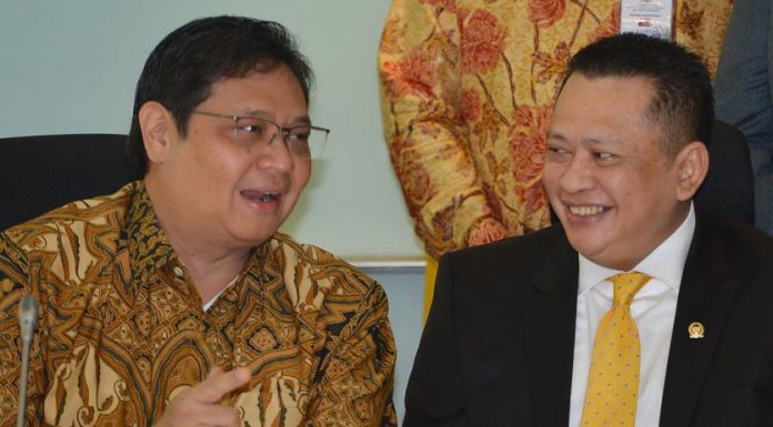 Kursi Panas Ketum Golkar, Airlangga Versus Bamsoet