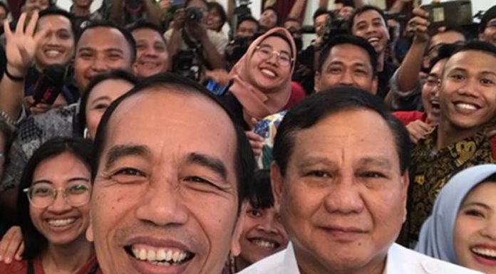 Kompak Berbaju Putih, Prabowo Bertemu Presiden Jokowi di Istana