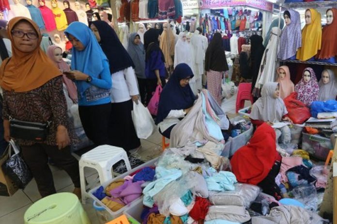 Belanja baju lebaran