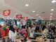 Warga Surabaya Serbu Mall Demi Baju Lebaran.