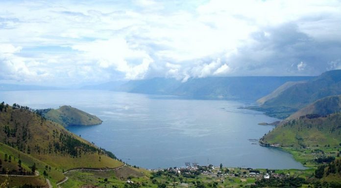 Keindahan Danau Toba dan Pulau Samorir