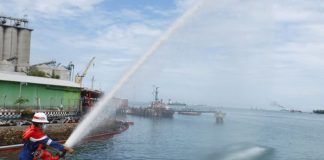 Penanggulangan Kebocoran Minyak Di Pesisir Pantai Makassar Dilakukan Sesuai SOP