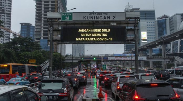 Anies: Memasuki Area Jakarta Warga Luar Jabodetabek Wajib Kantongi SIKM