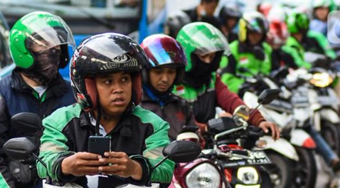 Ratusan Karyawan Gojek Kena PHK