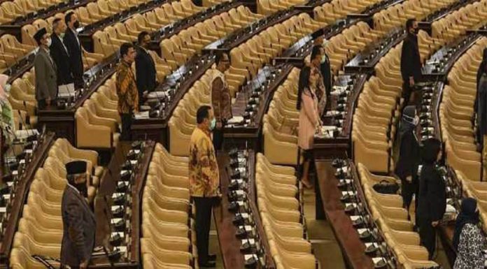 Terkesan Malas, Sidang Paripurna Dihadiri 53% Anggota DPR.