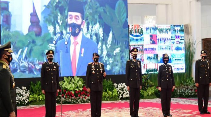 4 Personel Polri Terima Bintang Bhayangkara Nararya Dari Presiden Jokowi