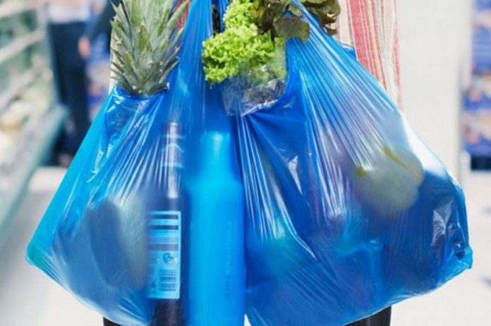 Ilustrasi larangan pemakaian kantong plastik sekali pakai