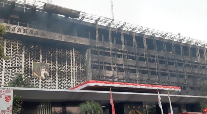 Mahfud: Publik Jangan Berspekulasi Tentang Peristiwa Kebakaran Kantor Kejagung