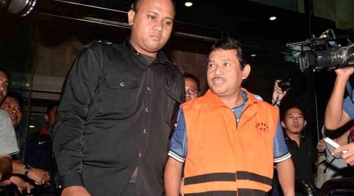 Kembali Terlibat Kasus Korupsi, KPK Menahan Rachmat Yasin