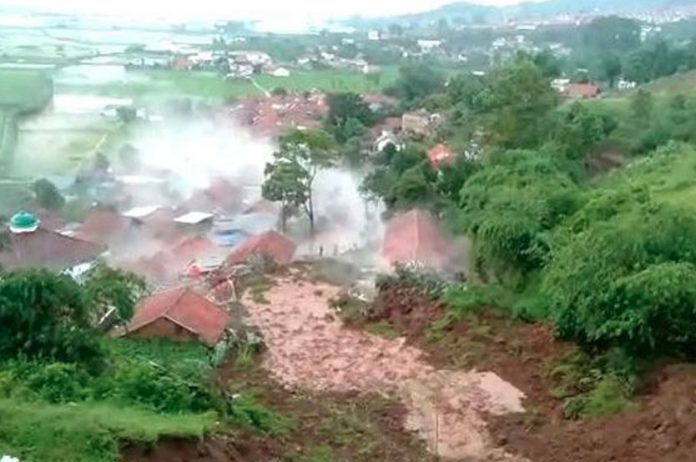 Bencana longsor terjadi di Sumedang akibat intensitas hujan tinggi