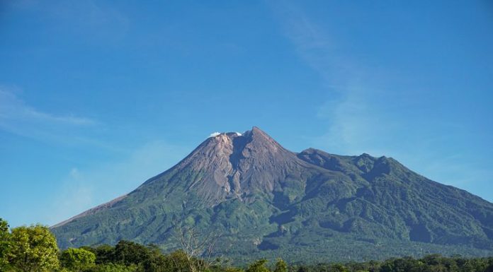 Gunung Merapi Status Siaga, Luncurkan Awan Panas 1,5 Km