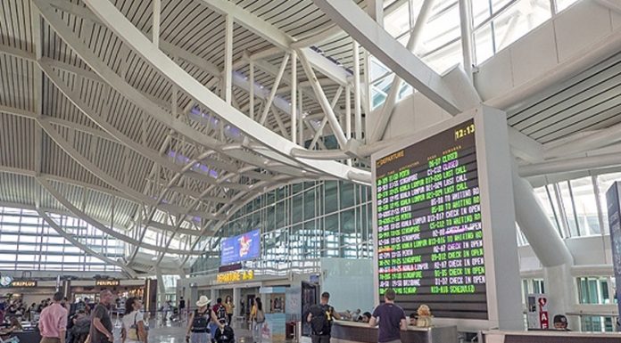 Luhut: Bandara Ngurah Rai Bali Akan Dibuka Untuk Internasional
