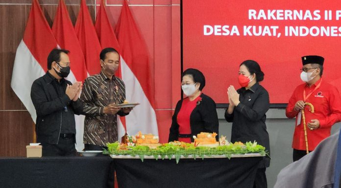 Megawati Soekarnoputri Pecat Kader Main Politik Dua Kaki
