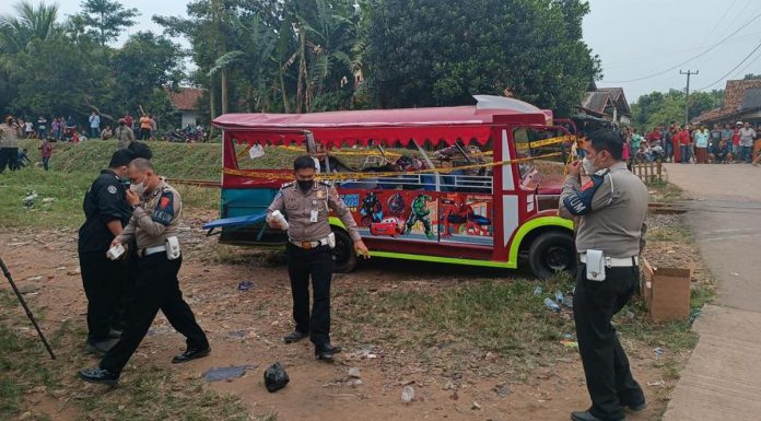 Miris, 9 Tewas Akibat Odong-Odong Ditabrak Kereta Api
