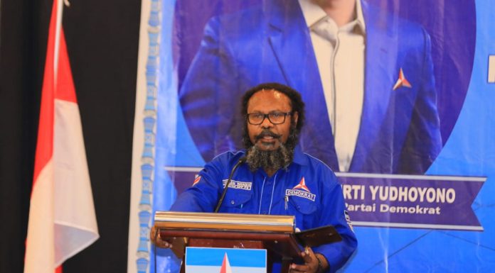 Willem Wandik Gantikan Lukas Enembe Sebagai Plt Ketua DPD Demokrat Papua