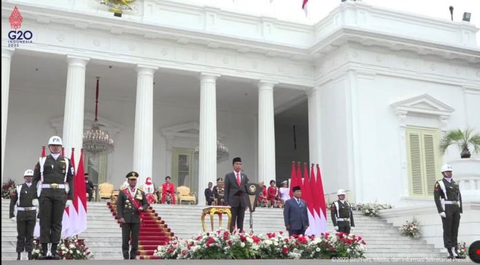 Presiden Jokowi Pimpin Upacara HUT TNI Ke-77