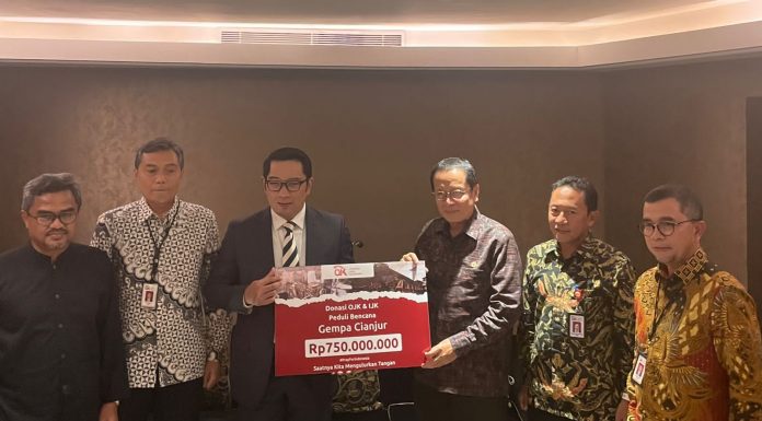 OJK dan IJK Salurkan Donasi Rp 750 Juta bagi Korban Gempa Cianjur