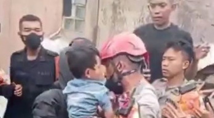 Terkurung Dua Hari di Bawah Reruntuhan, Anak ini Selamat
