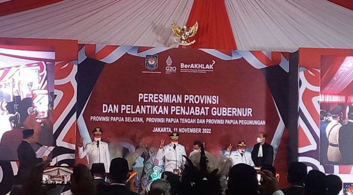 Mendagri Tito Karnavian Lantik 4 PJ Gubernur Papua.