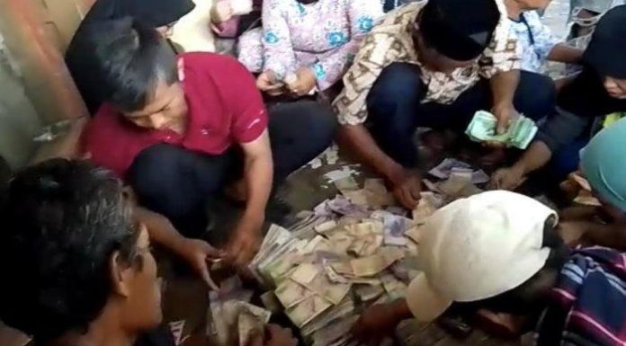 Warga Temukan Uang 100 Juta di Tas ODGJ yang Meninggal