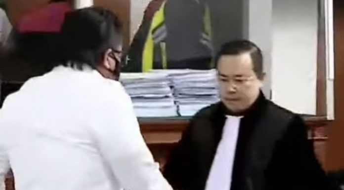 Usai Vonis Mati, Ferdi Sambo Serahkan “Jimat” ke Pengacara