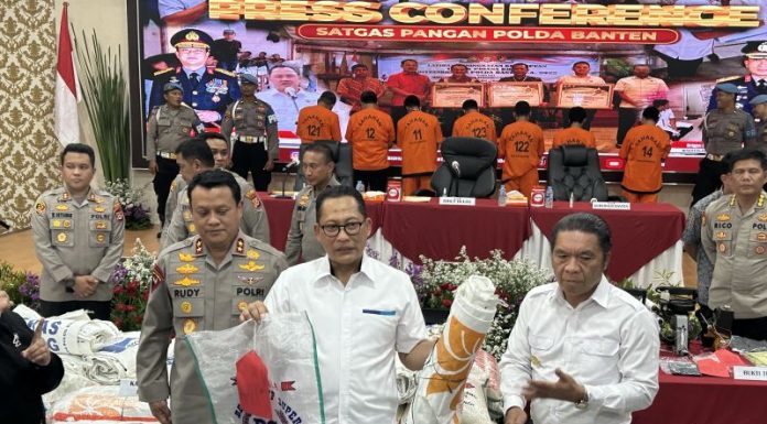 Mafia Kemas Ulang Beras Bulog Medium dengan Kemasan Premium