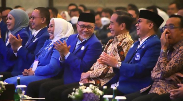 Pantun Ketum PAN Zulhas mengundang Senyum Sumringah Jokowi