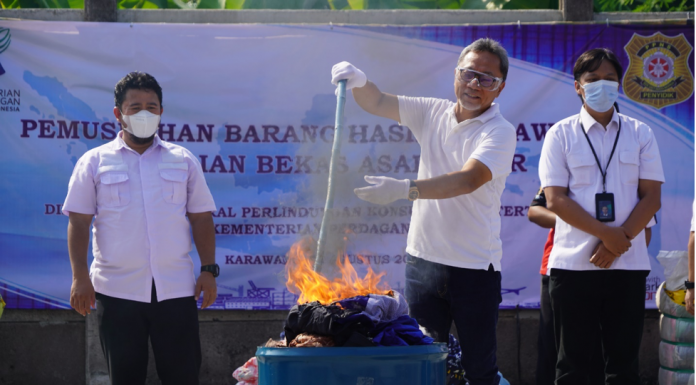 MenKopUKM dan Mendag Sepakat Berantas Impor Pakaian Bekas Ilegal Lindungi Industri Tekstil Lokal