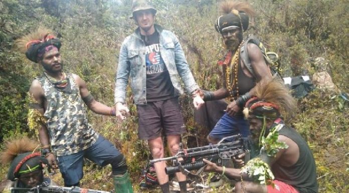 KKB Ancam Tembak Sandera Pilot Susi Air
