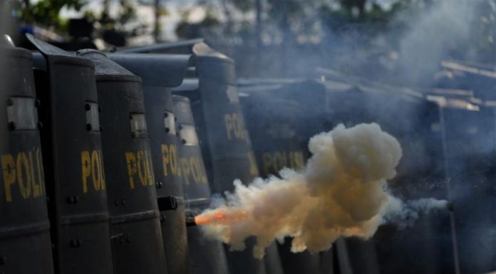 ICW Temukan Dugaan Pembengkakan Harga Perangkat Gas Air Mata Polri