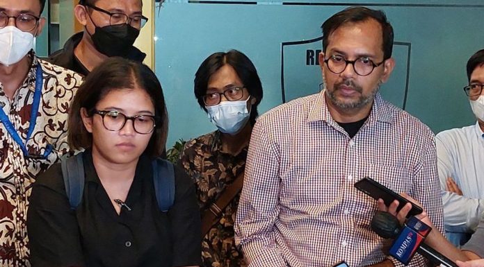 Jaksa Tuntut 4 Tahun Haris dan 3,6 Tahun Fatia Minta Segera ditahan.