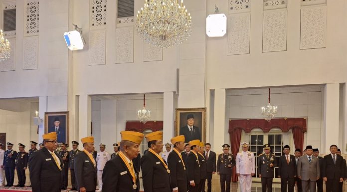 Presiden Jokowi Lantik H.B.L Mantiri Ketua Umum Dewan Pimpinan Pusat LVRI