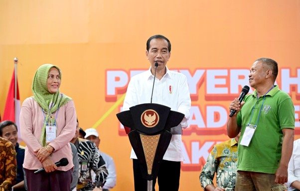 Presiden Jokowi Bantu Petani Gagal Panen, Agar Bangkit