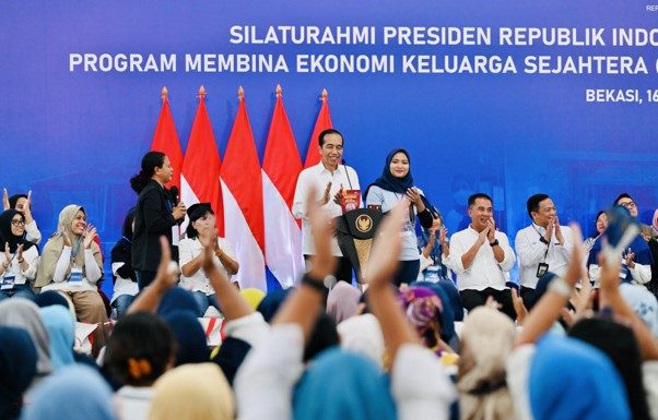 Presiden Joko Widodo Silaturahmi Dengan Nasabah Mekaar Bekasi