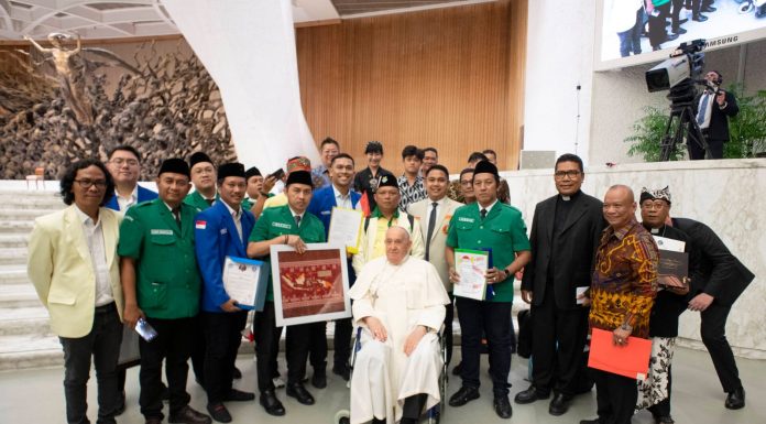 Bersama Pemimpin Organisasi Pemuda Lintas Iman, GAMKI Bertemu Paus Fransiskus Kampanyekan Dokumen Abu Dhabi dan Deklarasi Jakarta-Vatikan