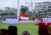 Para Pemuda Pengibar Bendera di Ibu Kota Nusantara