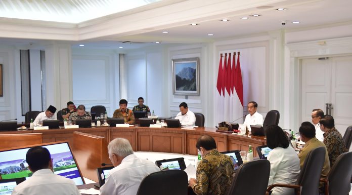 Pimpin Ratas RAPBN 2025, Presiden Jokowi: Waspadai Risiko Ekonomi Global