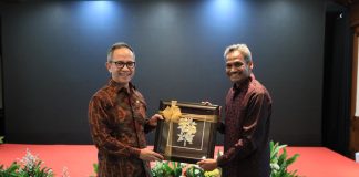 OJK PERKUAT KERJA SAMA PERBANKAN SYARIAH DAN KEUANGAN BERKELANJUTAN DENGAN BANK NEGARA MALAYSIA
