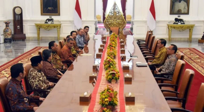 Presiden Jokowi Terima Kunjungan Pimpinan MPR RI di Istana Merdeka