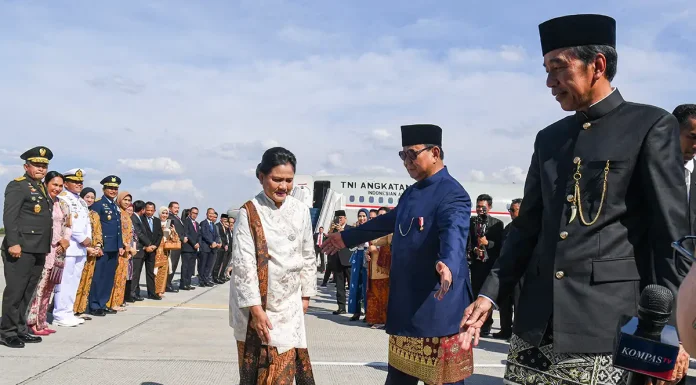 Presiden Prabowo Mengantar Kepulangan Jokowi dan Iriana di Lanud Halim