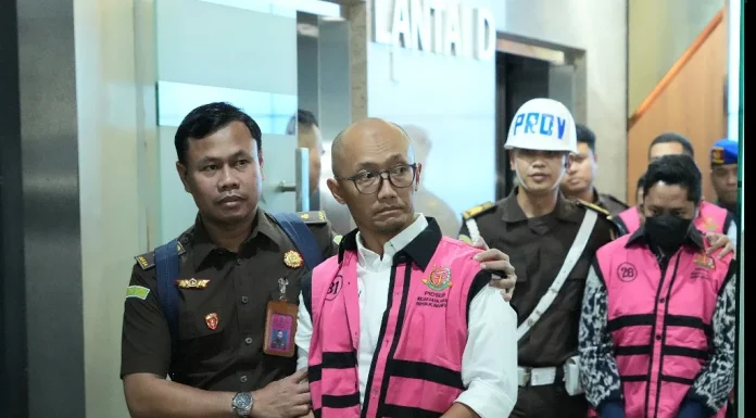 Kejagung Tahan 7 Tersangka Korupsi Tata Kelola Minyak dan Produk Pertamina