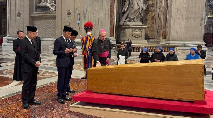 Jokowi Hadiri Pemakaman Paus di Santo Petrus