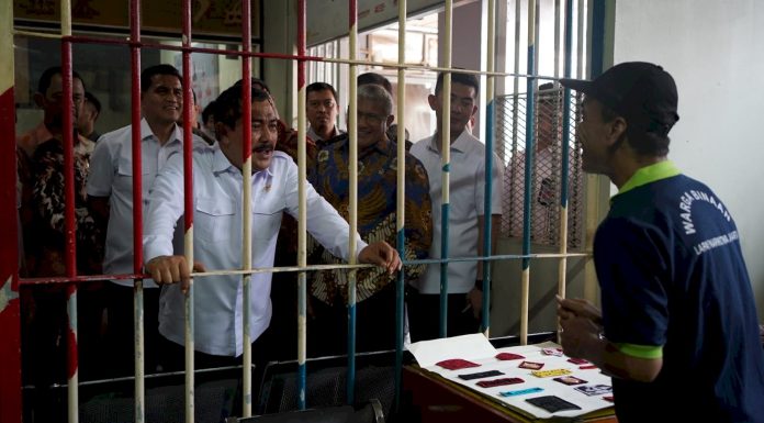 Menteri Agus Ajak Masyarakat Dukung Pameran Kreativitas Para Napi