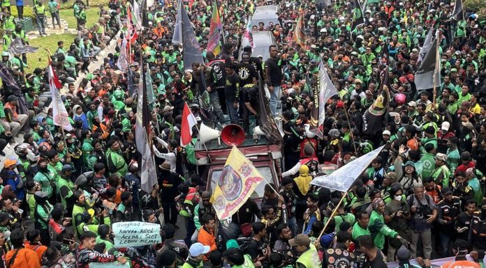 Ribuan Pengemudi Ojol Demo, Tuntut Perbaiki Nasib