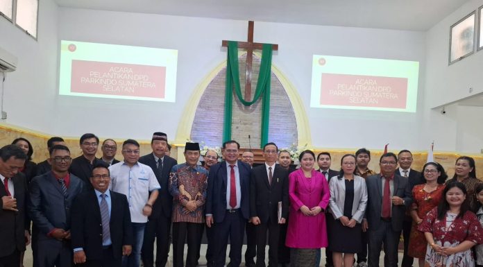 Ketua Umum Jenri Sinaga Lantik Pengurus DPD Parkindo Sumatera Selatan