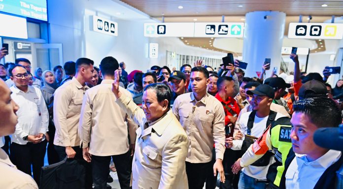 Presiden Prabowo Pilih Kereta Cepat Whoosh Bersama Masyarakat